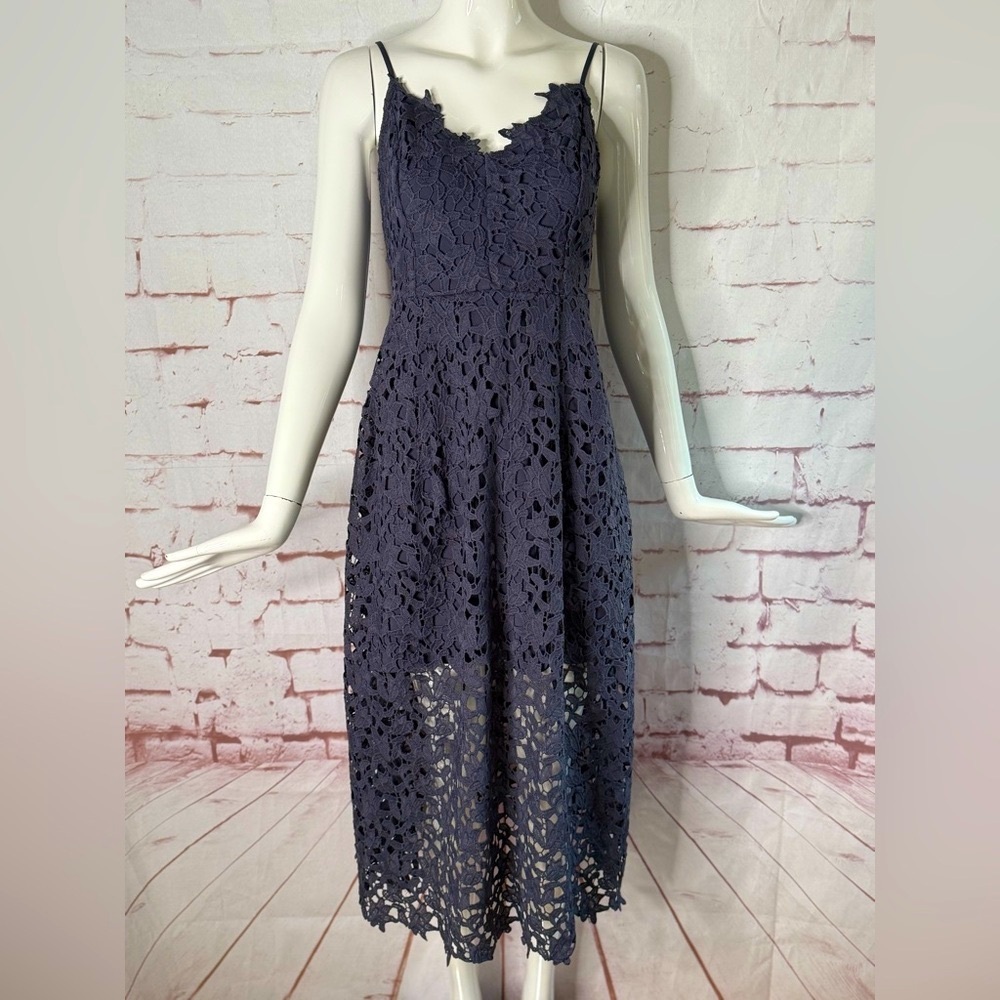 ANTHROPOLOGY MAEVE ASTR The LABEL Eyelet Lace Overlay Midi Dress Slate Blue M - Picture 4 of 15